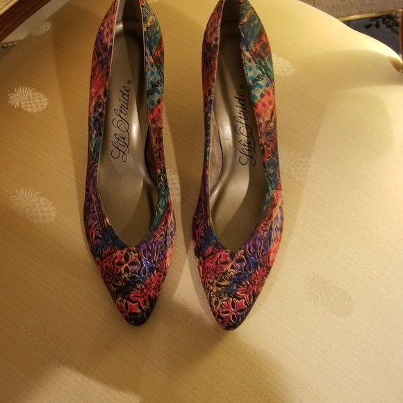 Fabric Multi-Colored Pumps Size 10 - Picture 6 of 6